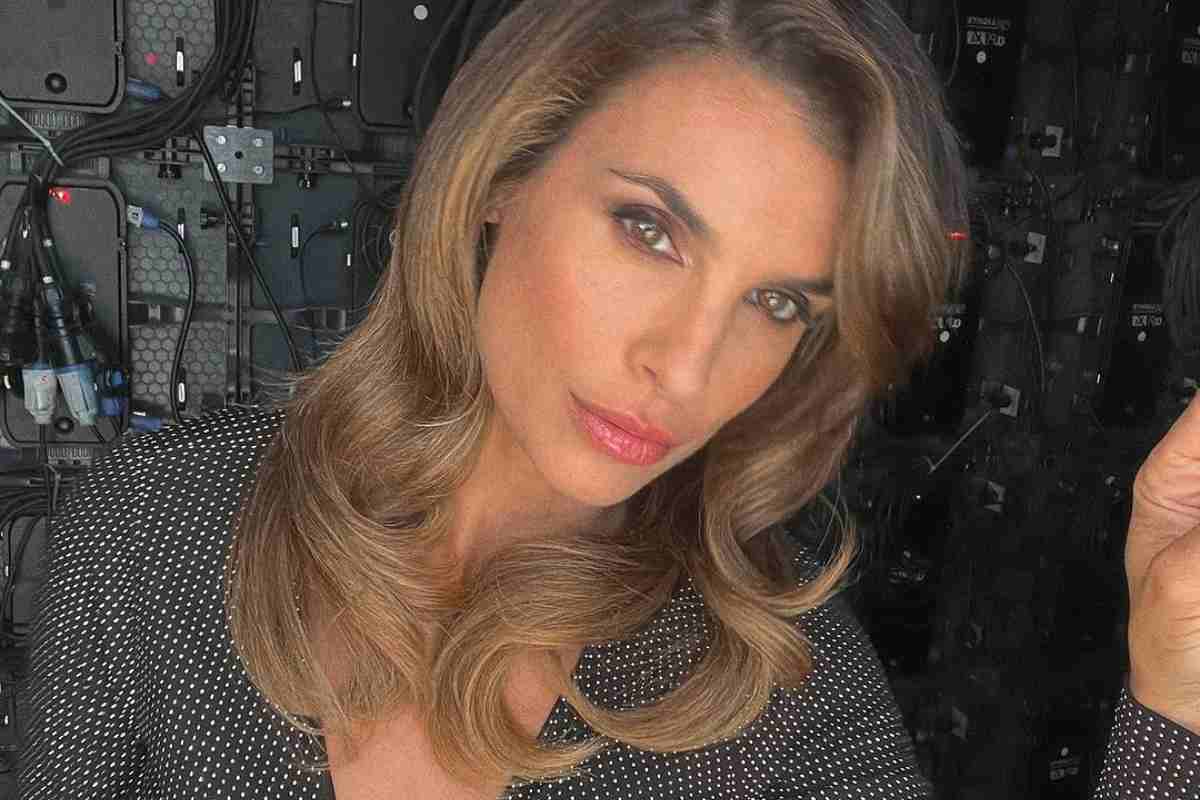 Elisabetta Canalis top non contiene forme