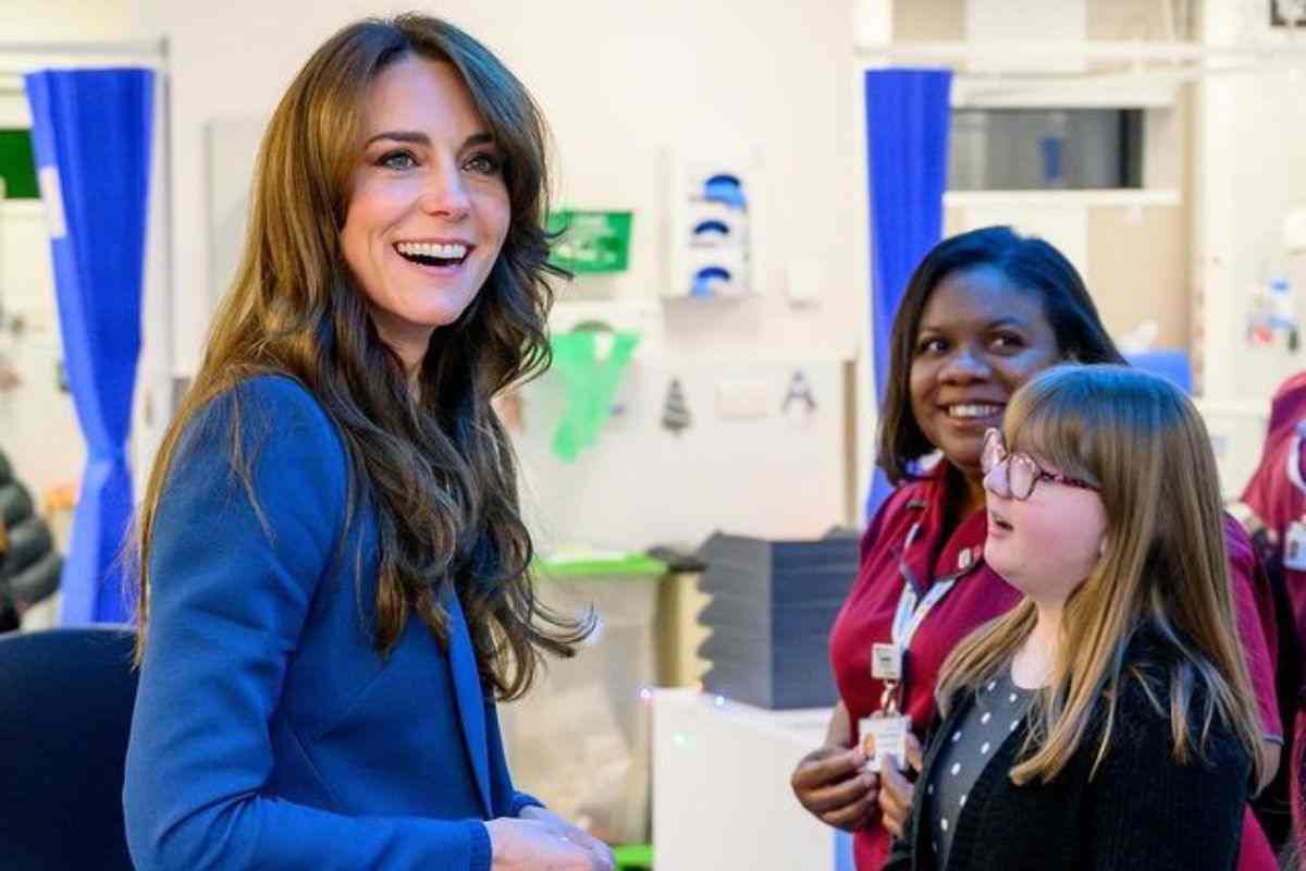 kate middleton look tailleur blu