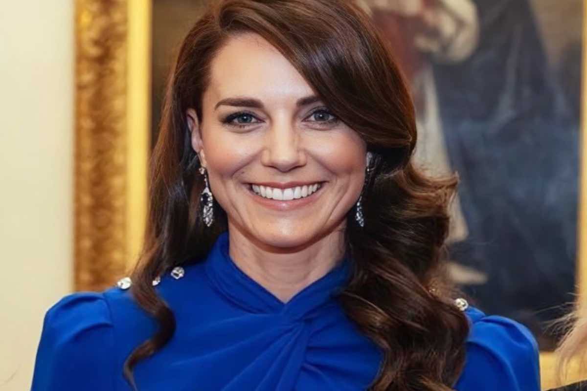 Kate Middleton radiosa nel revenge dress