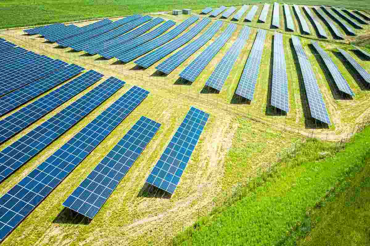 Imposta di registro, in aumento l'importo per i grandi impianti fotovoltaici