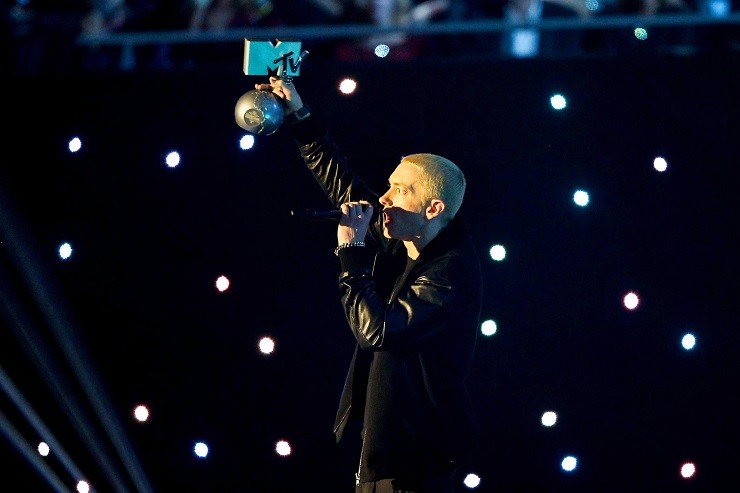 Eminem durante l'edizione 2013 degli MTV Europe Music Awards